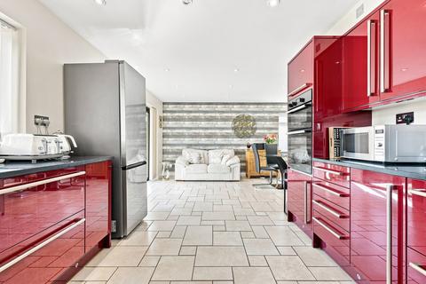 4 bedroom detached house for sale, Waterford Road, Southend-on-sea, SS3