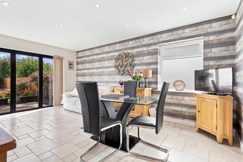 4 bedroom detached house for sale, Waterford Road, Southend-on-sea, SS3