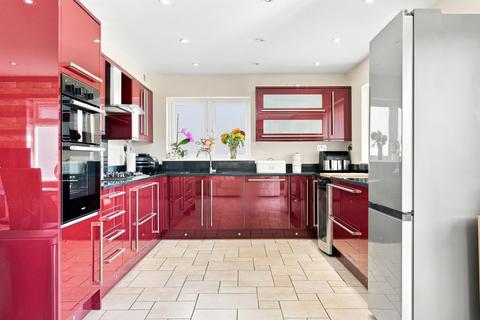 4 bedroom detached house for sale, Waterford Road, Southend-on-sea, SS3
