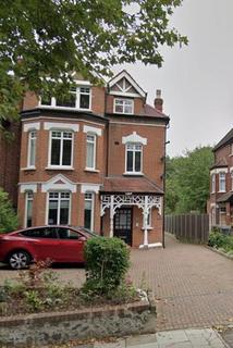 2 bedroom flat to rent, Great North Road, London