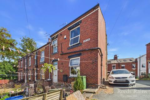 2 bedroom end of terrace house to rent, Sunny Bank, Morley LS27
