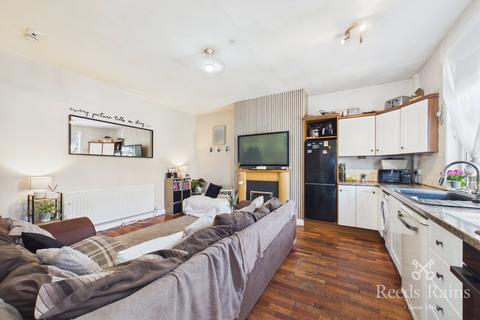 2 bedroom end of terrace house to rent, Sunny Bank, Morley LS27
