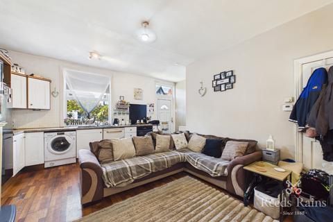 2 bedroom end of terrace house to rent, Sunny Bank, Morley LS27