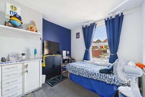 2 bedroom end of terrace house to rent, Sunny Bank, Morley LS27