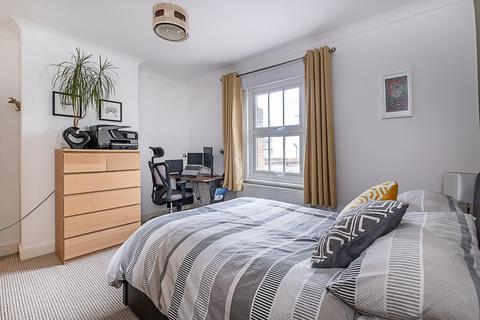 3 bedroom house for sale, Alfred Road, Kingston Upon Thames, KT1