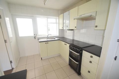 3 bedroom semi-detached house to rent, Springfield Avenue