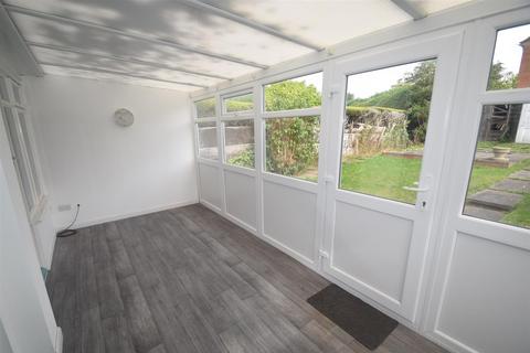 3 bedroom semi-detached house to rent, Springfield Avenue