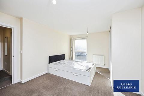 2 bedroom flat to rent, Metropolitan Station Approach, Watford, Hertfordshire, WD18