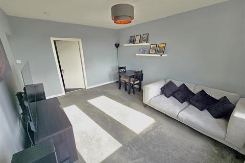 2 bedroom flat for sale, Macindoe Crescent, Kirkcaldy