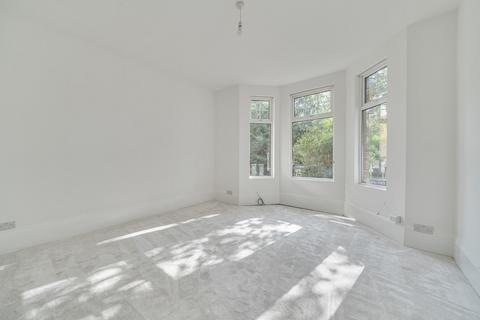 2 bedroom flat for sale, Lawrie Park Road, London, SE26