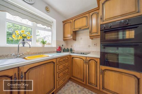 3 bedroom bungalow for sale, White Knowle Park, Buxton