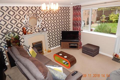 2 bedroom semi-detached house to rent, Lindridge Close, Redditch