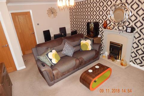 2 bedroom semi-detached house to rent, Lindridge Close, Redditch