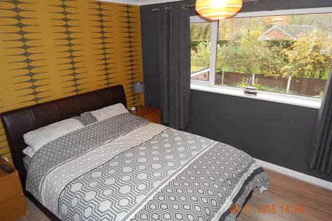 2 bedroom semi-detached house to rent, Lindridge Close, Redditch