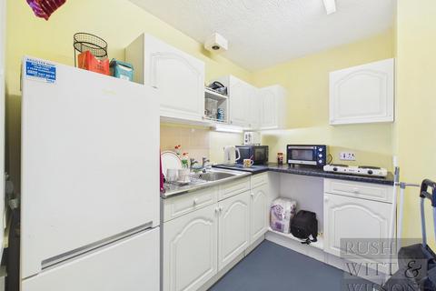 2 bedroom retirement property for sale, Holmesdale Gardens, Hastings