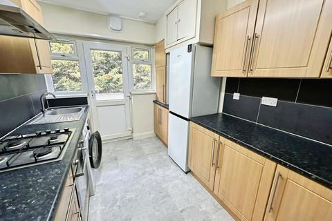 2 bedroom apartment to rent, Princes Drive, Warwick Court Princes Drive, HA1