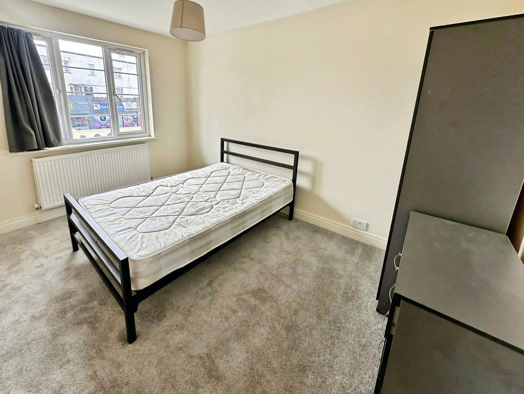 Apartment in Harrow - View 4