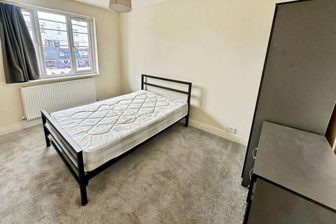 2 bedroom apartment to rent, Princes Drive, Warwick Court Princes Drive, HA1
