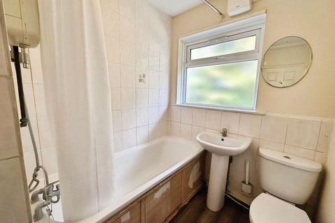 2 bedroom apartment to rent, Princes Drive, Warwick Court Princes Drive, HA1