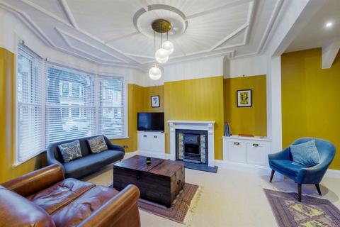 3 bedroom house to rent, Colchester Road, Leyton