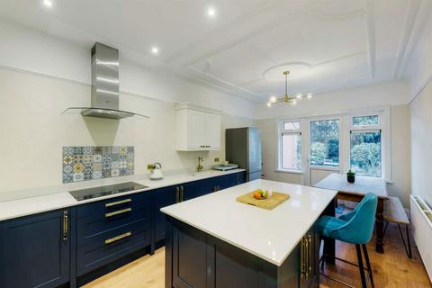 3 bedroom house to rent, Colchester Road, Leyton