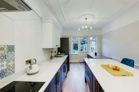 3 bedroom house to rent, Colchester Road, Leyton