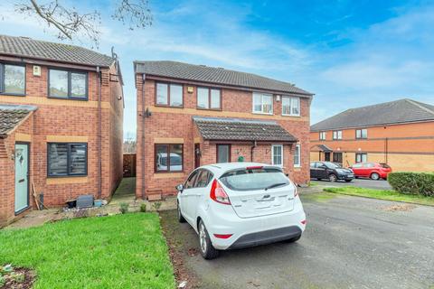 2 bedroom semi-detached house to rent, Surrey Drive, Kingswinford
