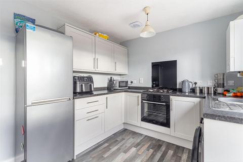 2 bedroom semi-detached house to rent, Surrey Drive, Kingswinford