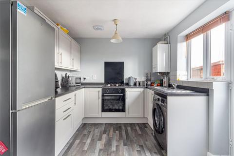 2 bedroom semi-detached house to rent, Surrey Drive, Kingswinford