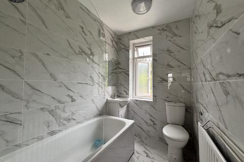 3 bedroom house to rent, Wrexham Avenue, Walsall, WS2