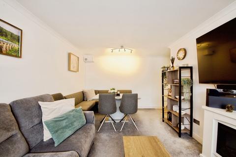 1 bedroom flat for sale, Clarence Close, Barnet, EN4