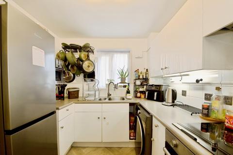 1 bedroom flat for sale, Clarence Close, Barnet, EN4