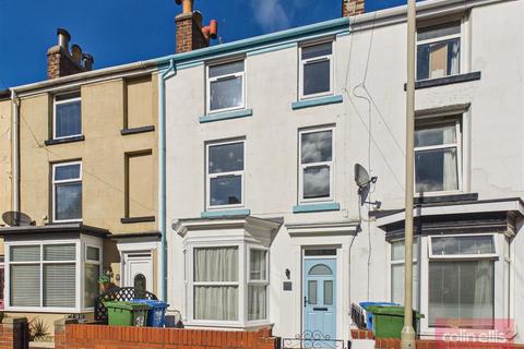 3 bed terraced house for rent in Cambridge Street, Scarborough