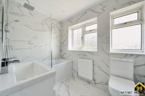 2 bedroom end of terrace house for sale, Mounthurst Road, Bromley, Kent, BR2