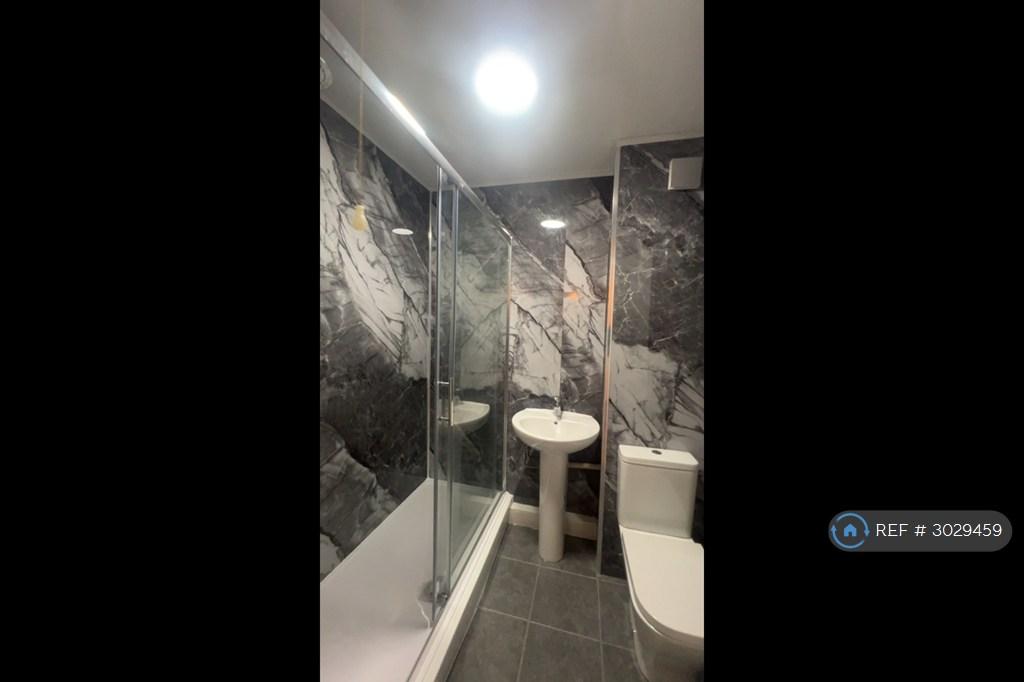 Apartment in Birmingham, West Midlands - More