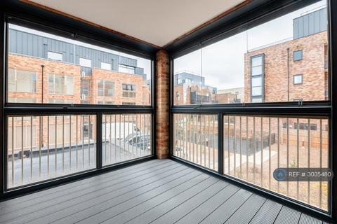 1 bedroom flat to rent, Sargeant Court, Hounslow, TW4