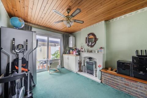 3 bedroom semi-detached house for sale, Parbury Rise, Chessington