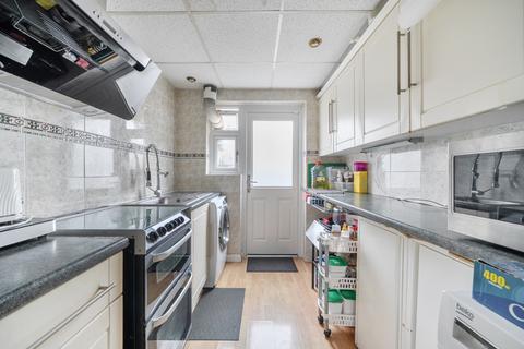 3 bedroom semi-detached house for sale, Parbury Rise, Chessington
