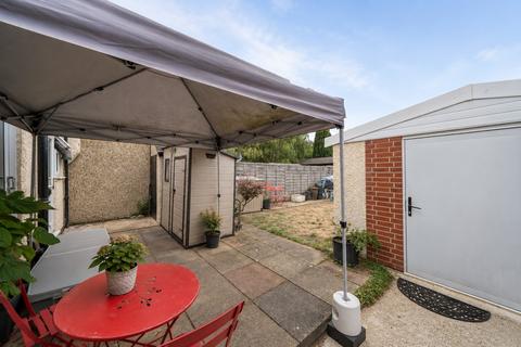 3 bedroom semi-detached house for sale, Parbury Rise, Chessington