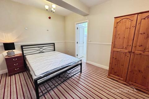1 bedroom in a house share to rent, Oxford Road, Tilehurst, Reading, RG31