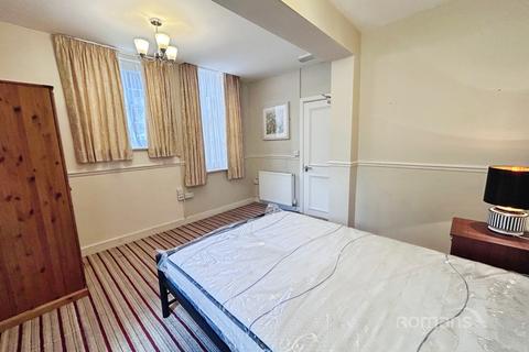 1 bedroom in a house share to rent, Oxford Road, Tilehurst, Reading, RG31