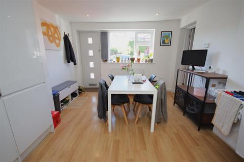 2 bedroom apartment to rent, Roseford Road, Cambridge CB4