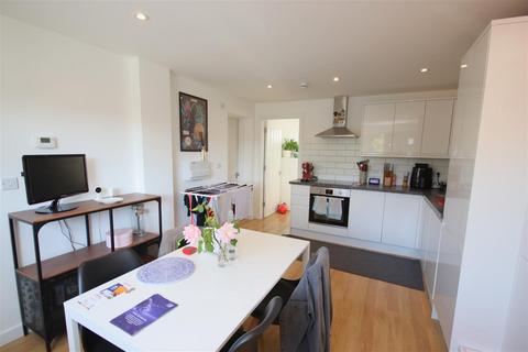 2 bedroom apartment to rent, Roseford Road, Cambridge CB4