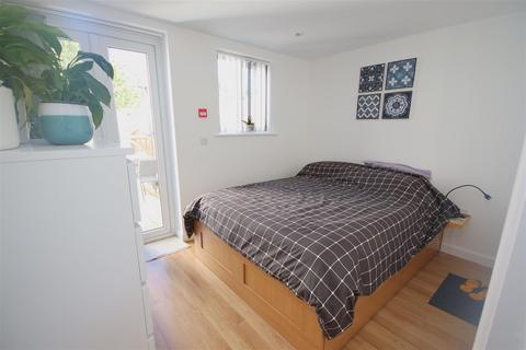 2 bedroom apartment to rent, Roseford Road, Cambridge CB4