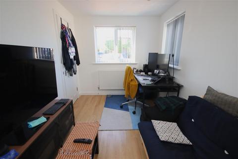2 bedroom apartment to rent, Roseford Road, Cambridge CB4
