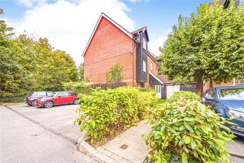 2 bed flat/apartment for rent in Gould Close, Newbury, Berkshire, RG14