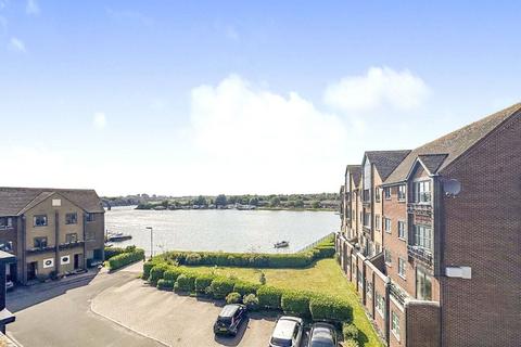 2 bedroom flat to rent, Riverdene Place, Hampshire SO18