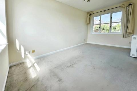 2 bedroom flat to rent, Riverdene Place, Hampshire SO18