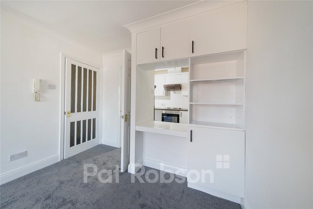 Apartment in Newcastle Upon Tyne - View 4