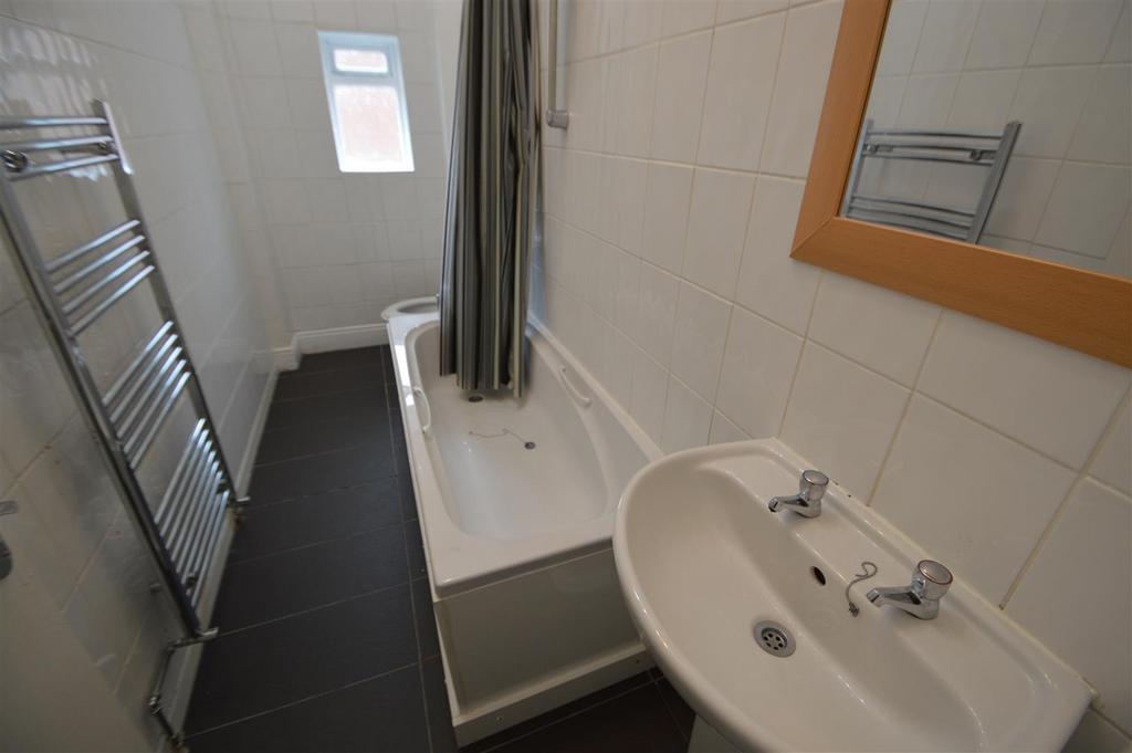 Apartment in Manchester, Withington - View 5